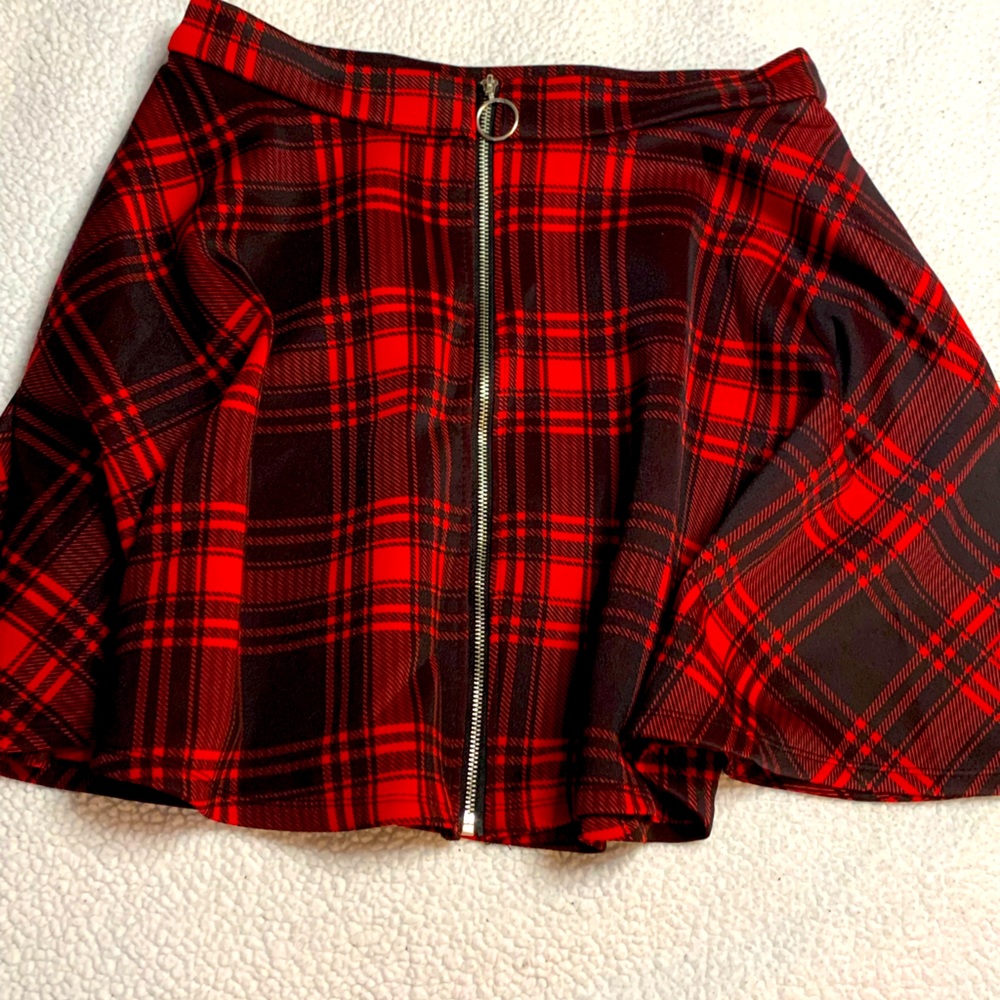 EMO Hot topic skirt zip down